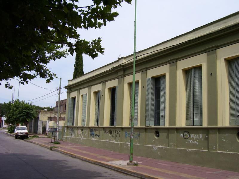 Escuela primaria N°2 de Berazategui, ex N°5 de Quilmes.
El edificio fue dando por el Estanciero Claudio Ruiz.
© Rodolfo Cabral
