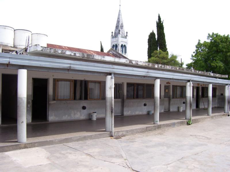 Escuela primaria N°2 de Berazategui, ex N°5 de Quilmes.
El edificio fue dando por el Estanciero Claudio Ruiz.
© Rodolfo Cabral