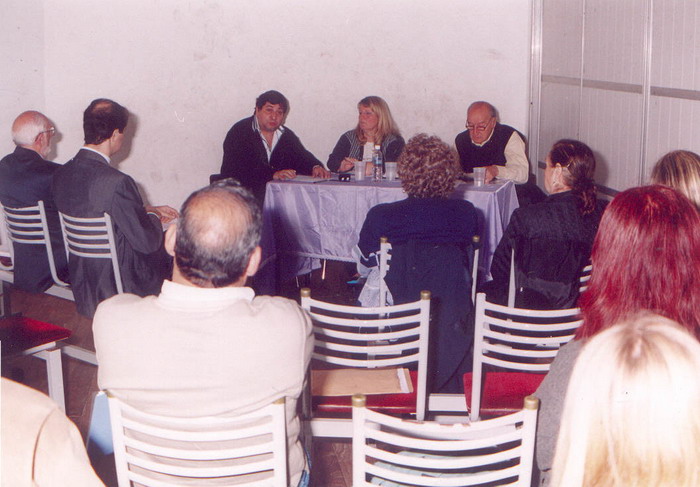 Juan Lucero, Marta Rodríguez y Martin Nolfi, en una de las mesas de trabajo.
II Jornada Histórica de Berazategui, año 2004. 
©Fotografía Rodolfo Cabral