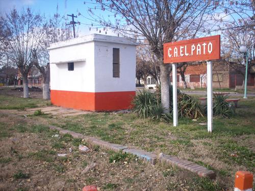 Estación provincial de El Pato, pintada por la municipalidad de Berazategui