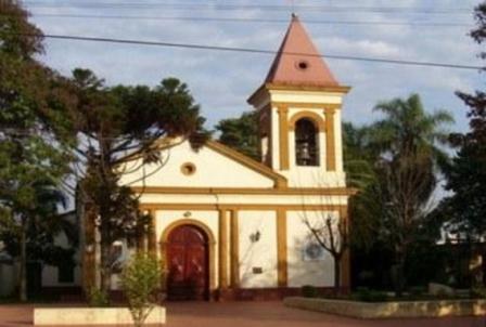 Iglesia Nuestra Señora del Rosario, fundada en 1859. Monte Caseros, de Rodolfo Cabral